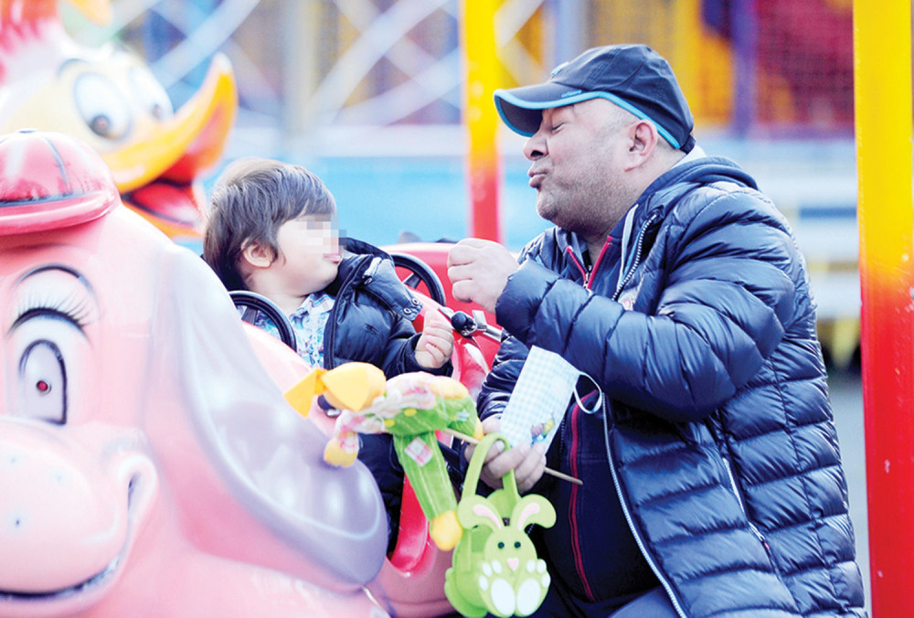 Sa unukom ću da jurim devojke