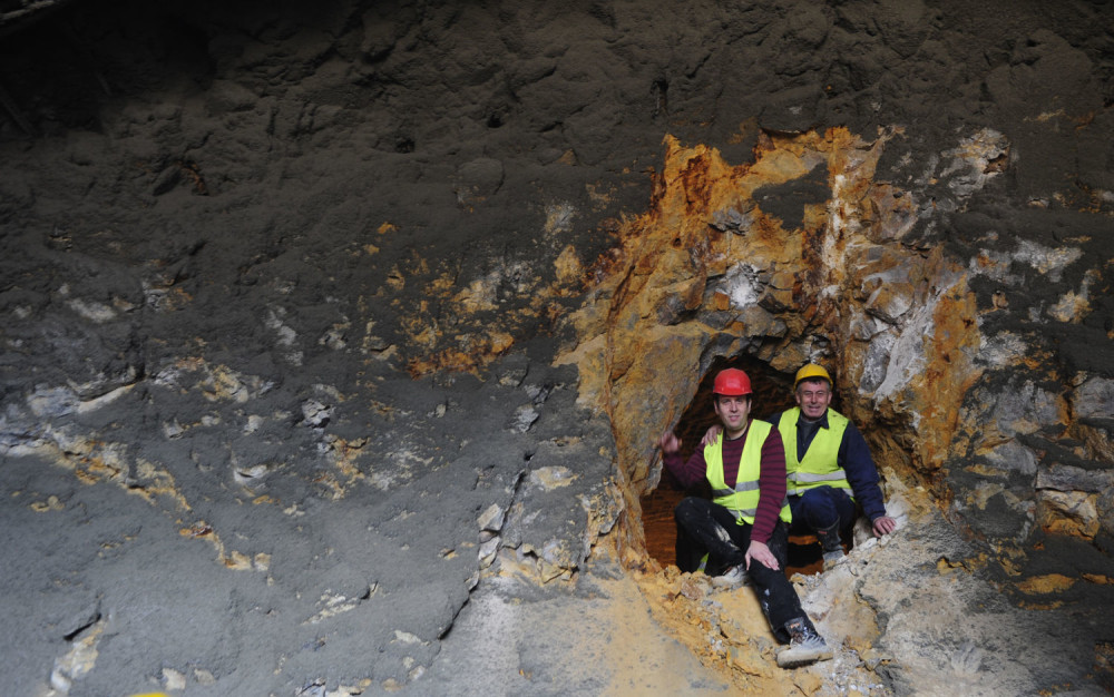 Svađa SPS-SNS: Ko je dočekao Vučića?