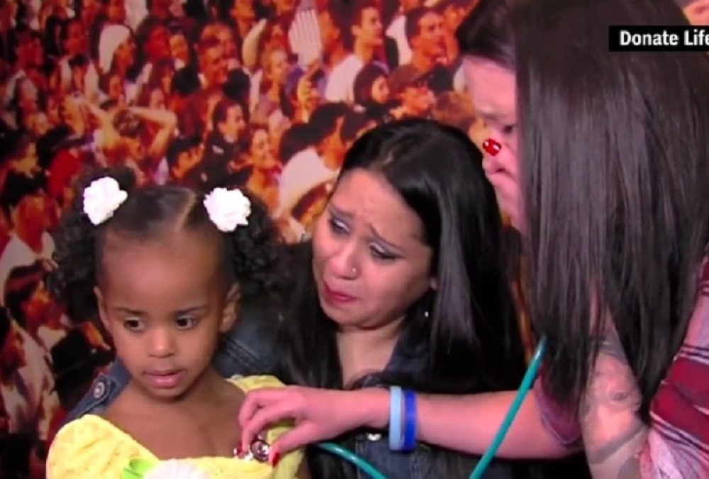 Žena upoznala devojčicu koja je dobila srce njenog sina (VIDEO)