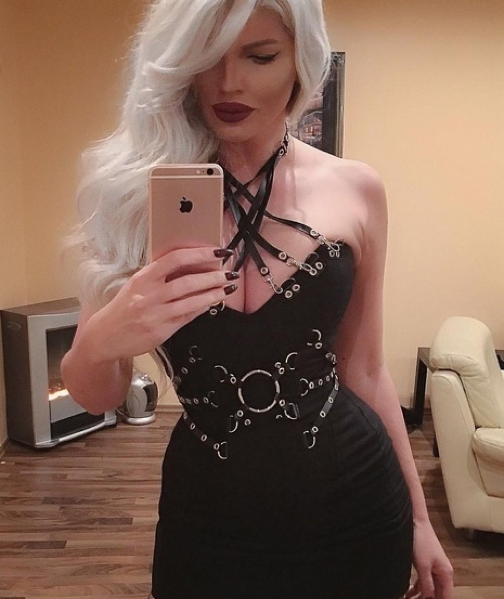 Kako Karleuša krije salce (FOTO)