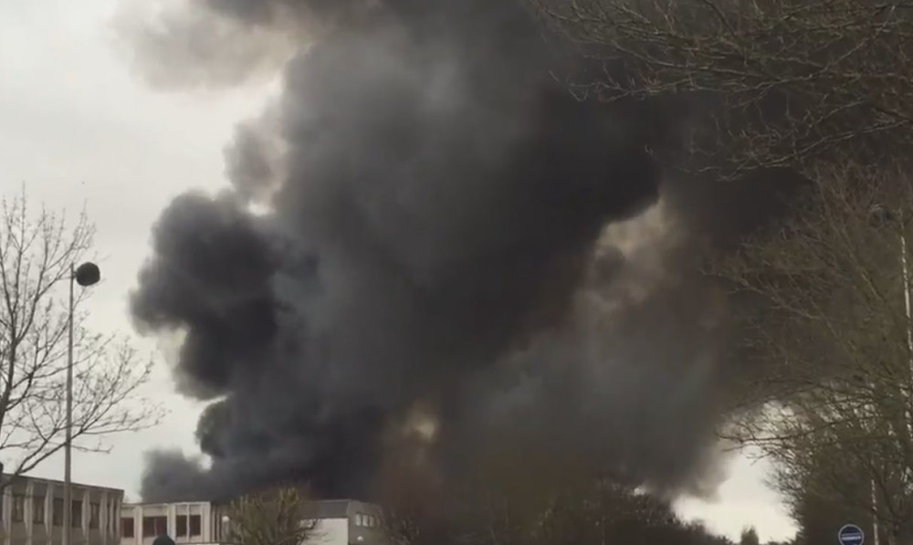 Gori skladište "Luj Viton" u Francuskoj? (VIDEO)