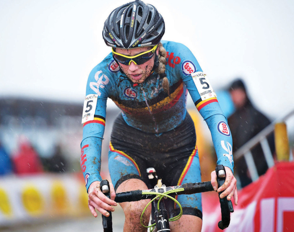 Biciklistkinja koristila motocikl!