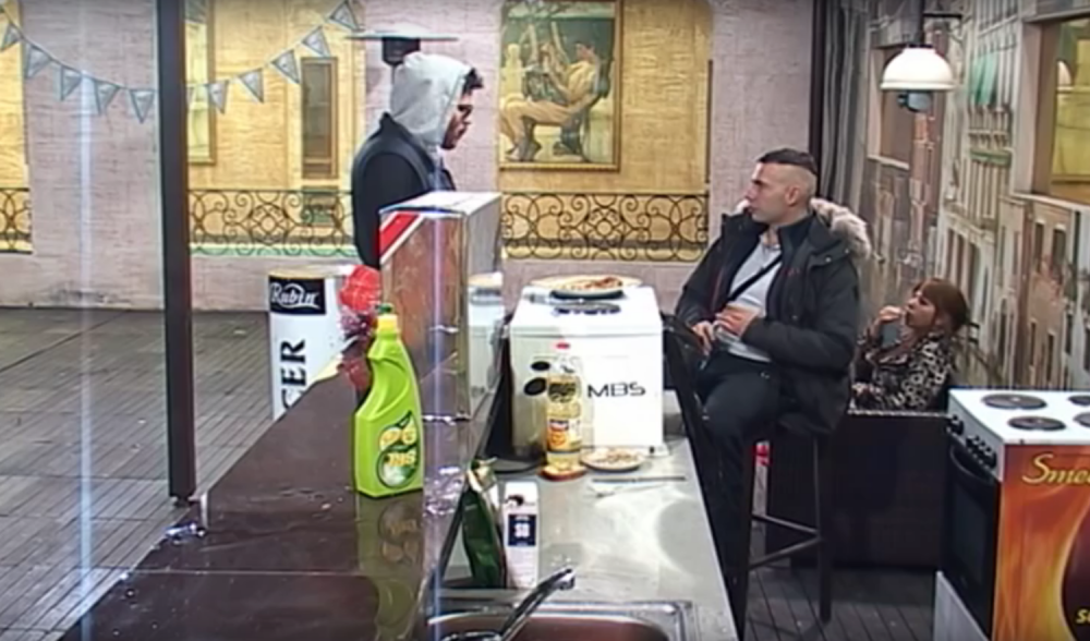 Brendon: Željko mi stalno pokazuje alatku!