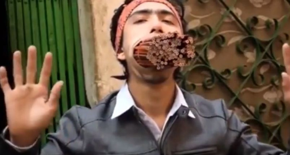 Stavio 138 olovaka u usta (VIDEO)