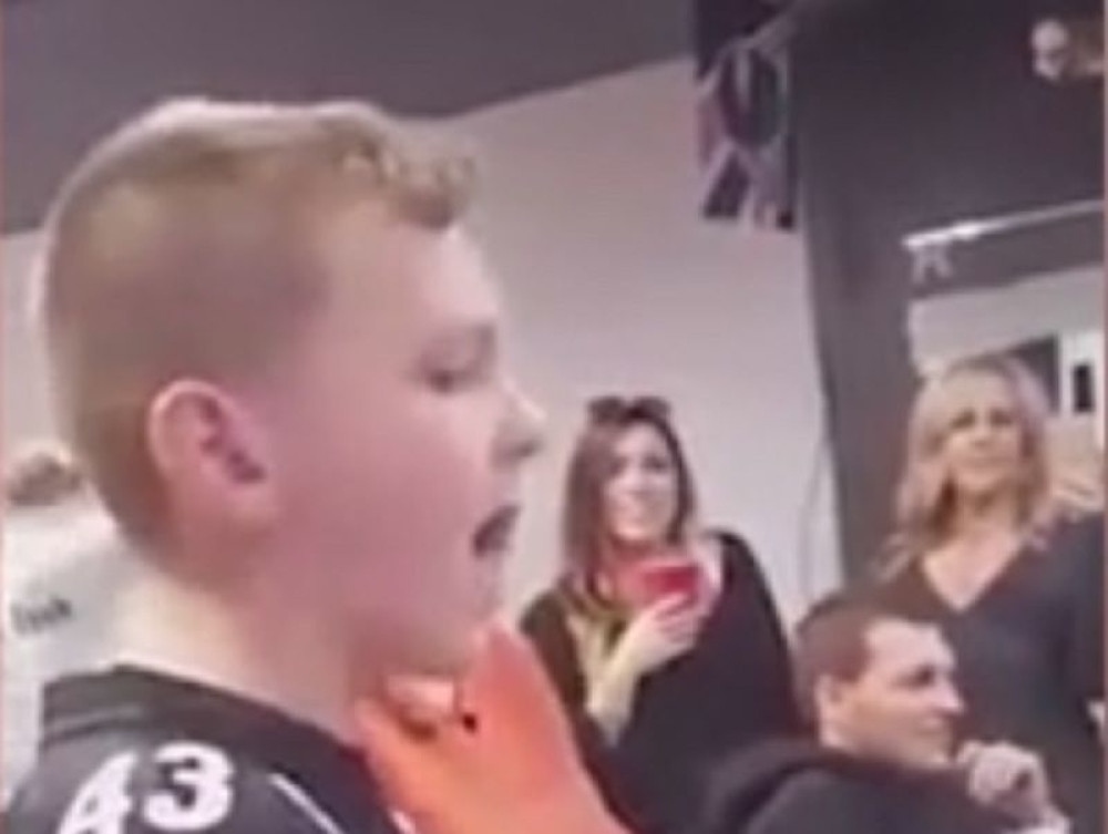 Klinac "oduvao" Adel! (VIDEO)