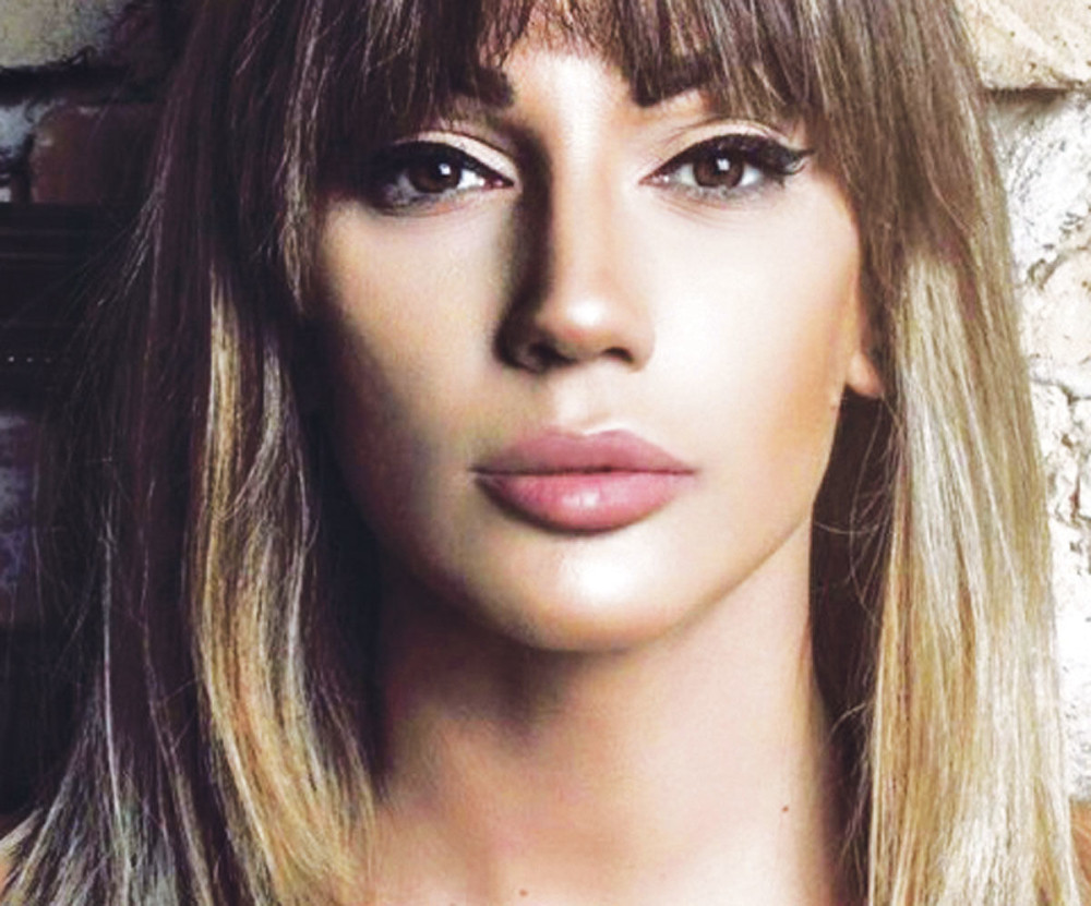 Ana Kokić s ćerkama napustila Srbiju!