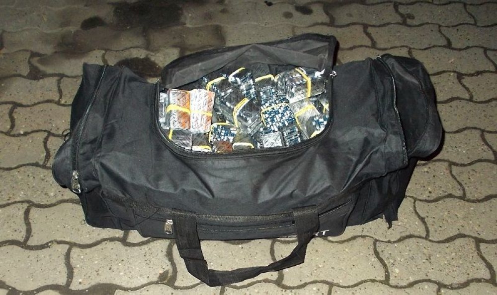 Zaplenjeni lekovi, marihuana i novac!