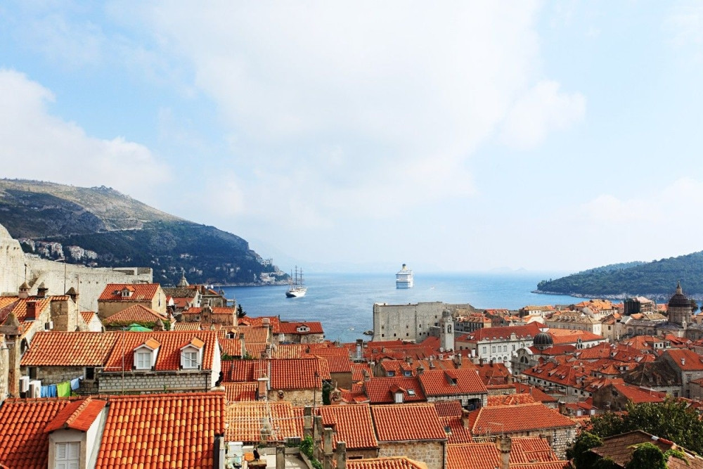 Podignuta crvena zastava, MORE SMRDI, turisti se ne usuđuju ni da priđu plažama!