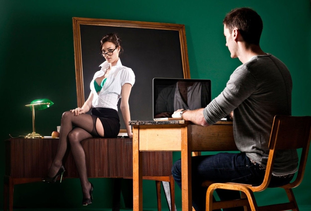 Stigla mi je poruka sa NEPOZNATOG BROJA, a onda sam ga na zabavi OSTAVILA BEZ REČI!