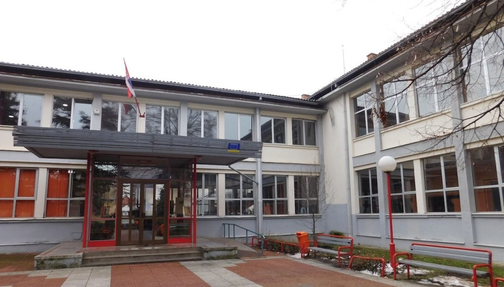 Ekonomska škola u Alibunaru dobila nove toalete