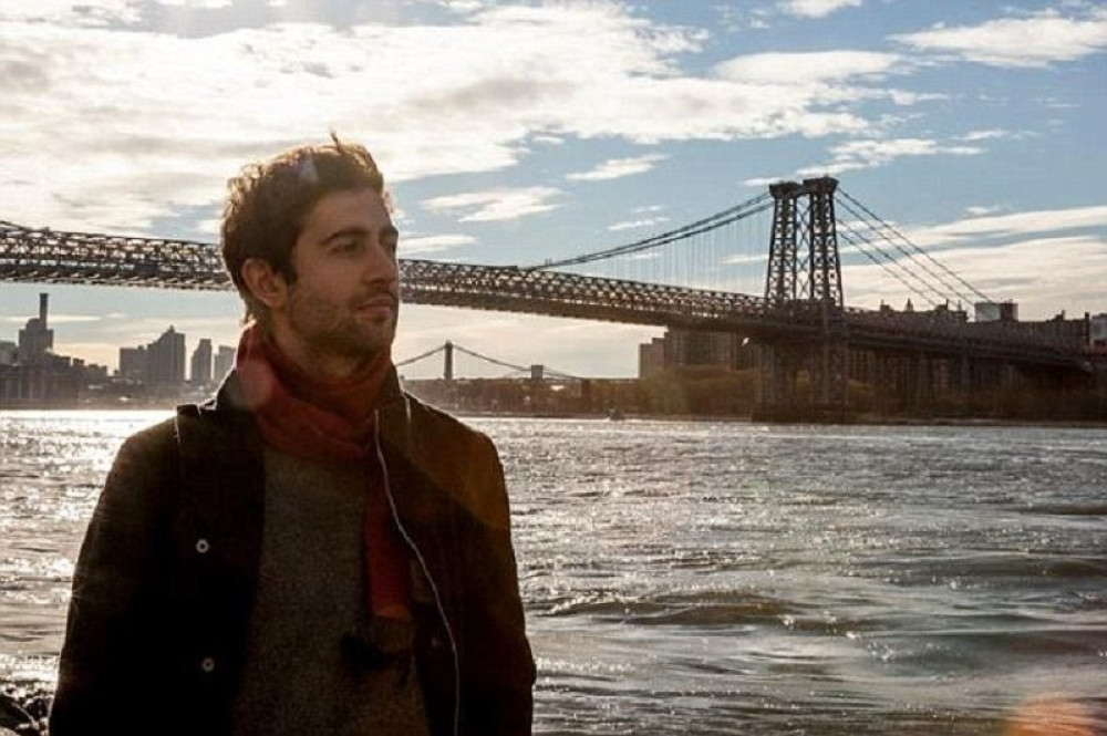 Glumac koji se slučajno obesio, klinički mrtav!