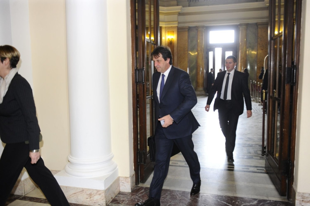 Smenjen ministar odbrane Bratislav Gašić!