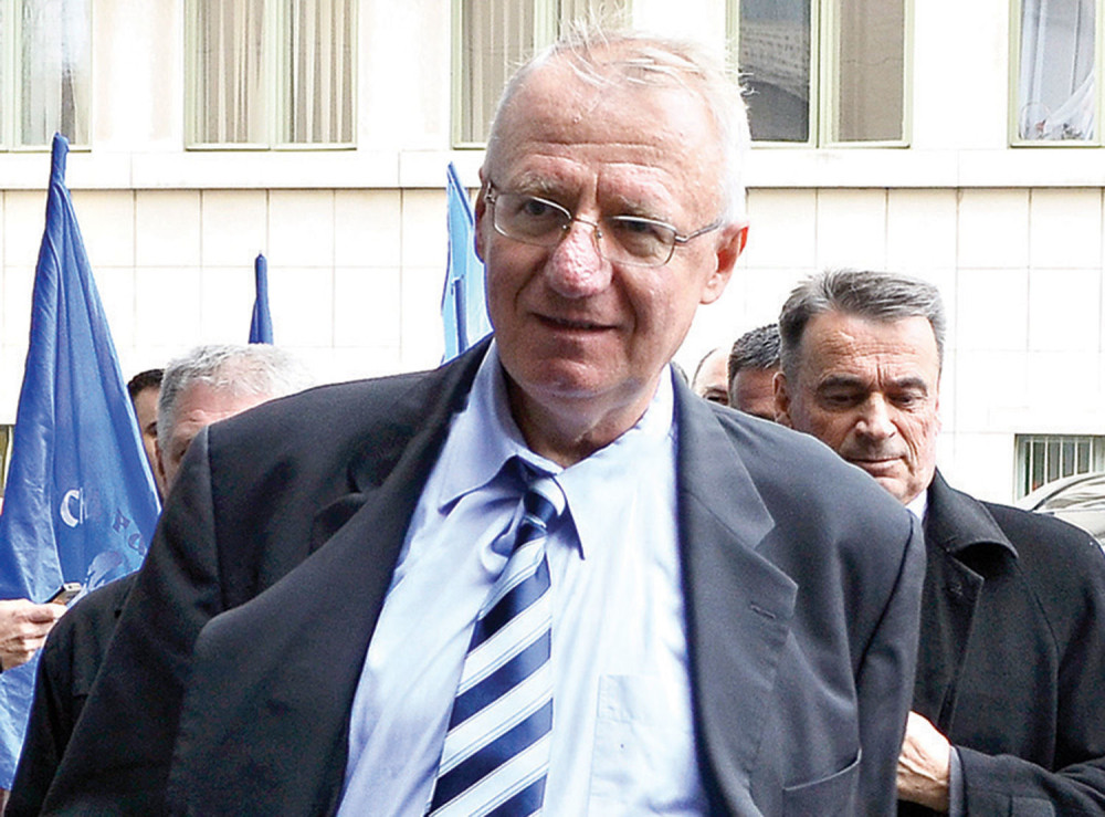 Šešelj juriša na Tačija!