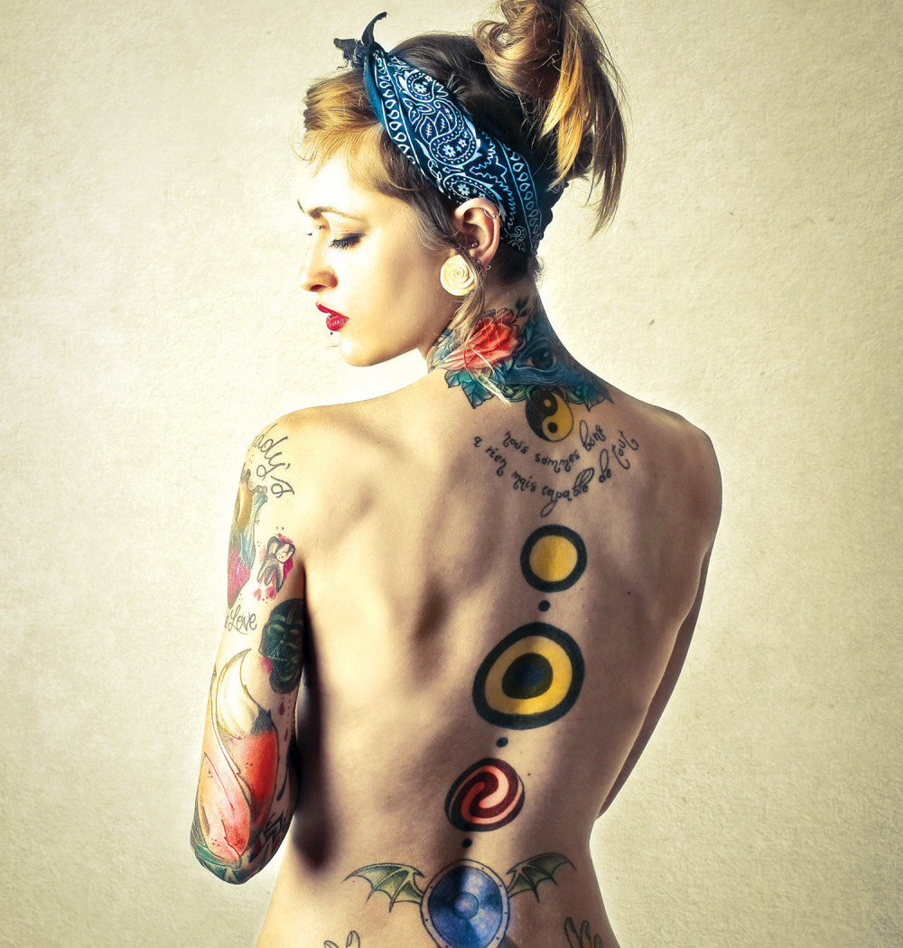 Ne konzumirajte aspirin i alkohol pre tetoviranja!