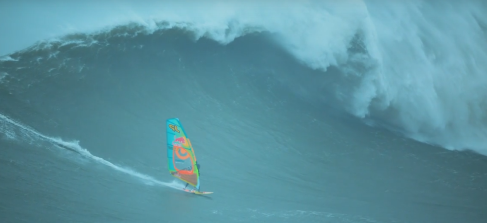 Jedrio na talasu od 13 metara! (VIDEO)