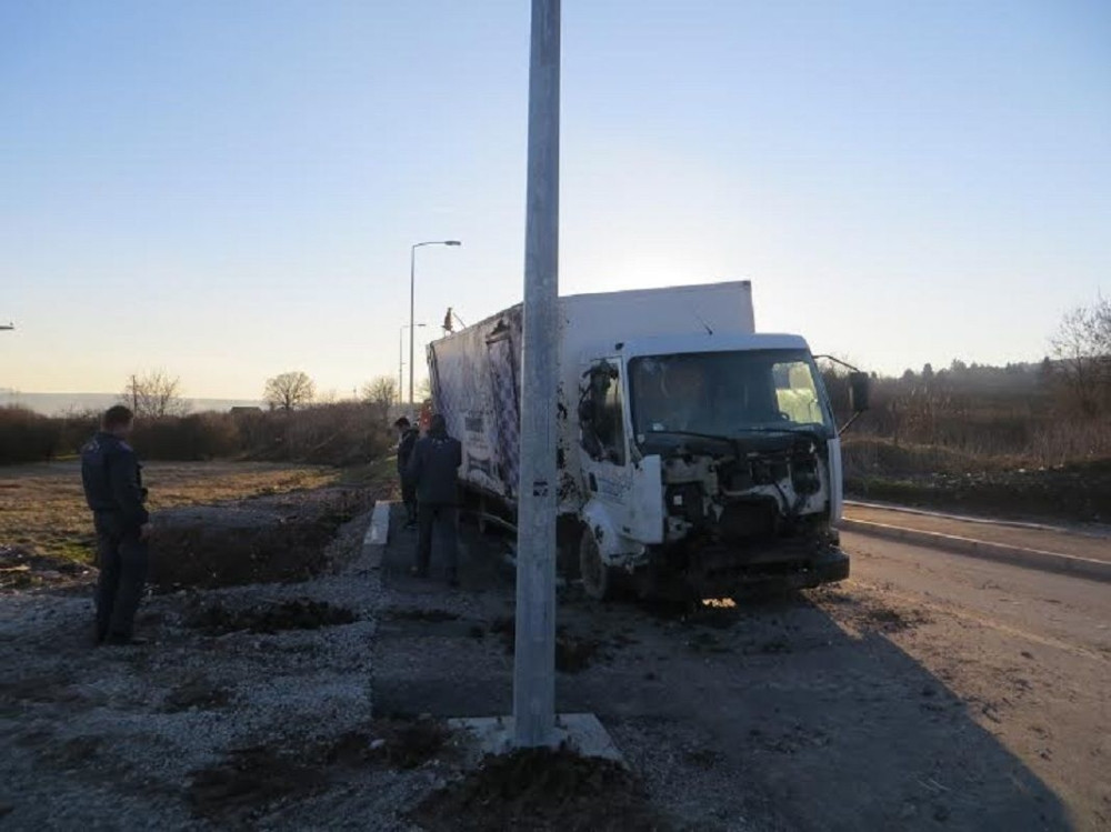 Pijan ukrao kamion pa se prevrnuo