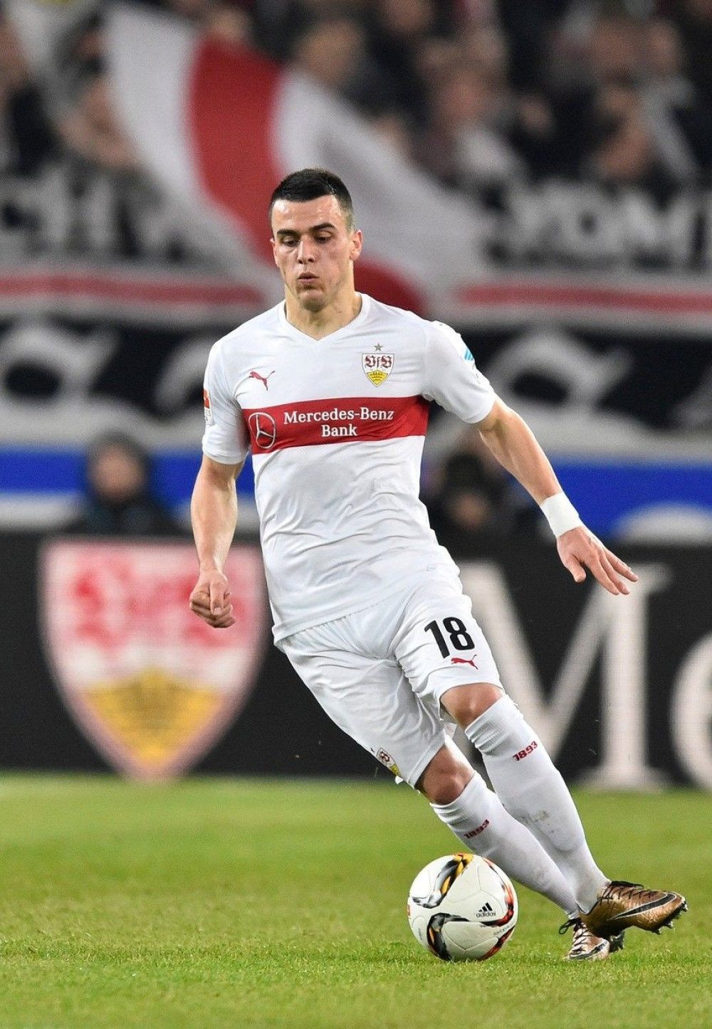 Kostić primakao "švabe" sredini tabele!