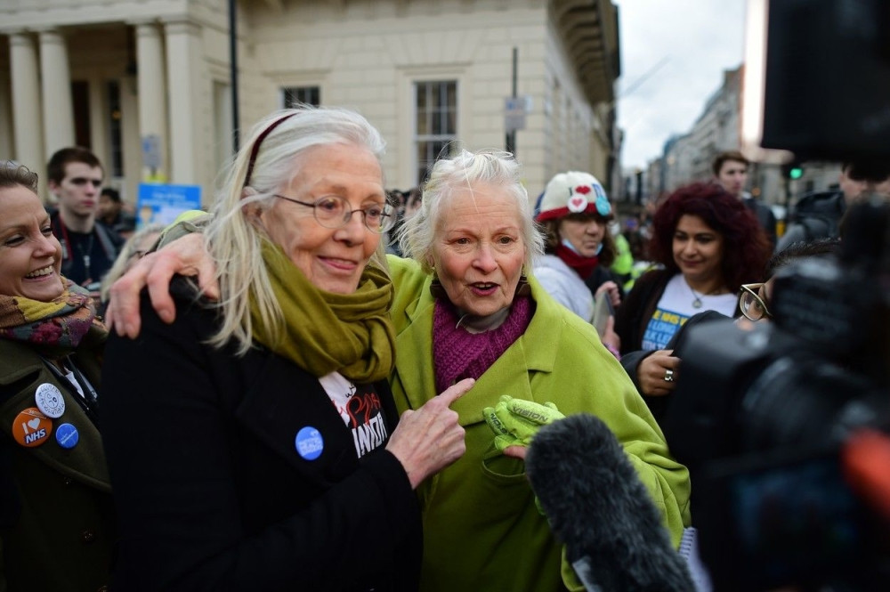 Vanesa Redgrejv i Vivijen Vestvud na protestu britanskih lekara