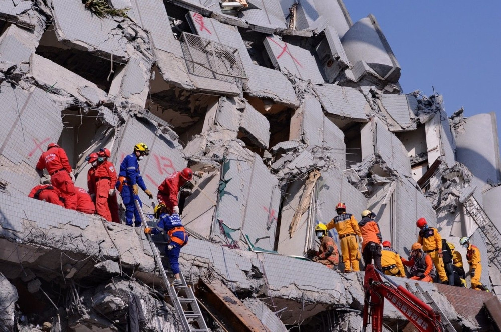 Ojačali zidove konzervama?!