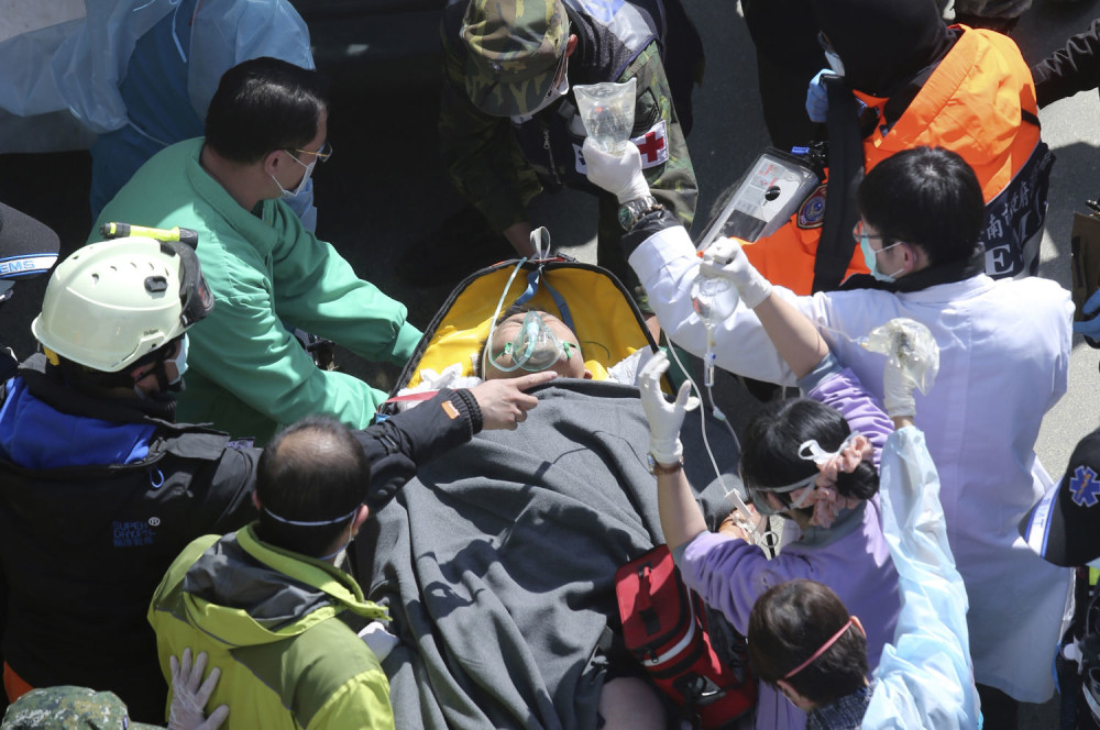 Još dvoje preživelih izvučeno iz ruševina