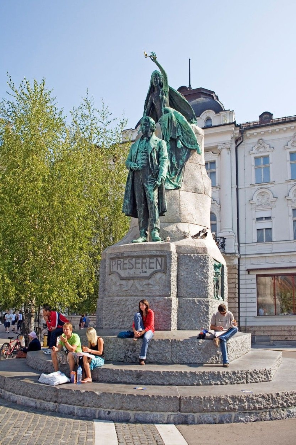 Prešerna umotali u žicu