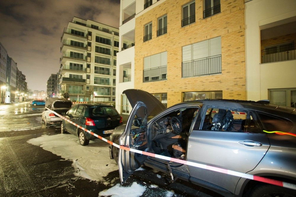 Biciklisti uništavaju skupa vozila po Berlinu