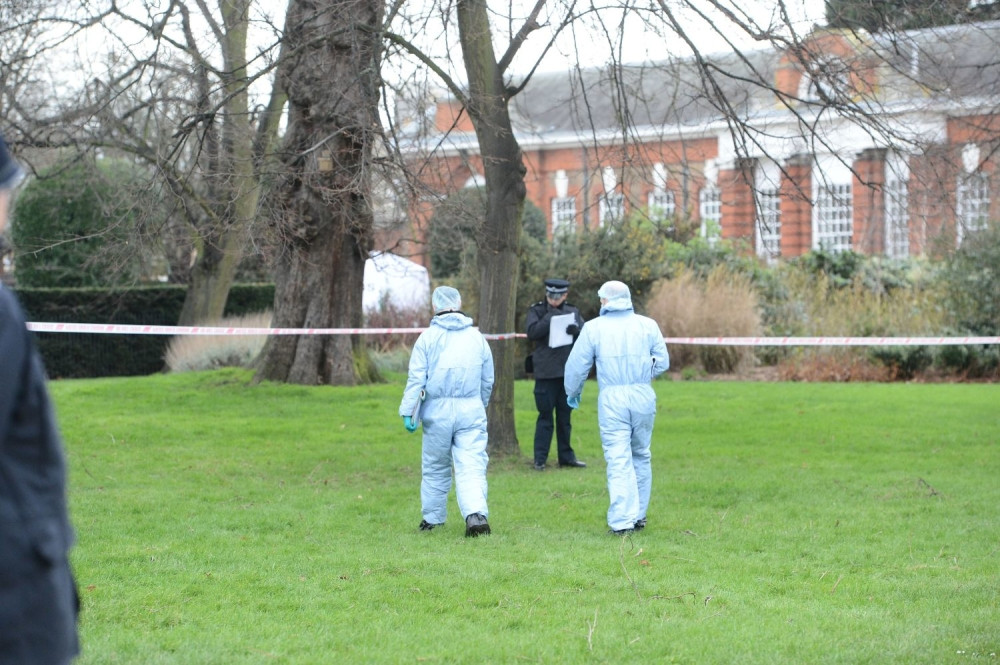 Spalio se ispred palate Vilijama i Kejt