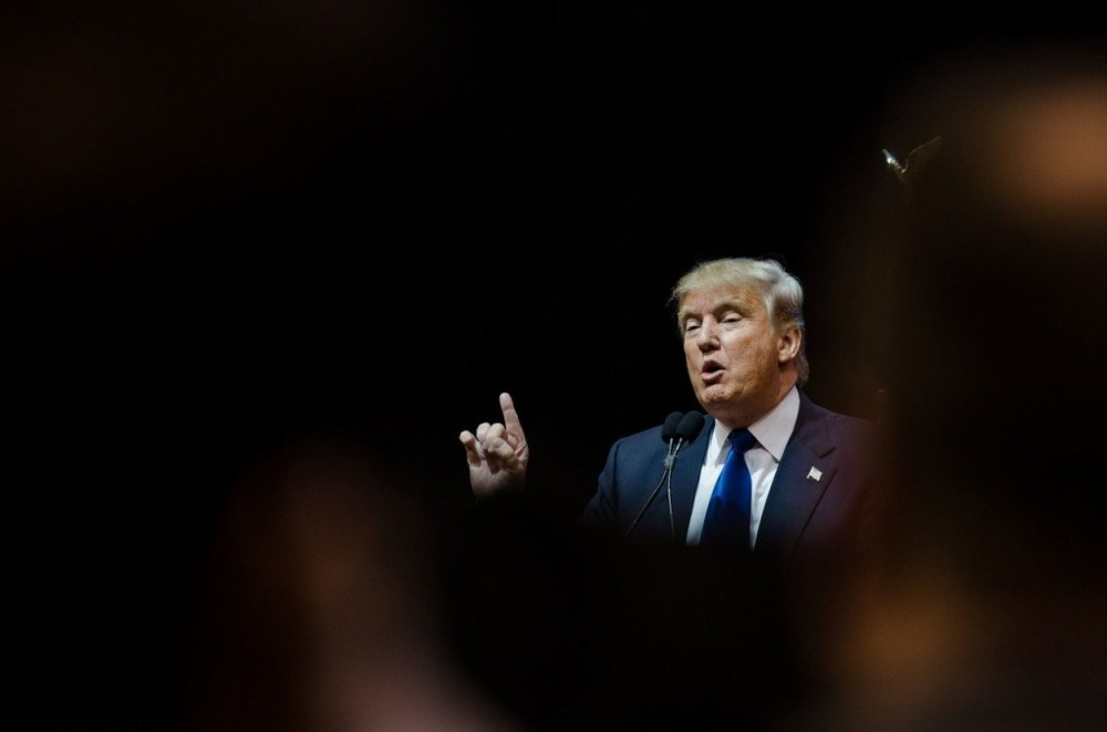 Tramp se druži sa mrtvima?!