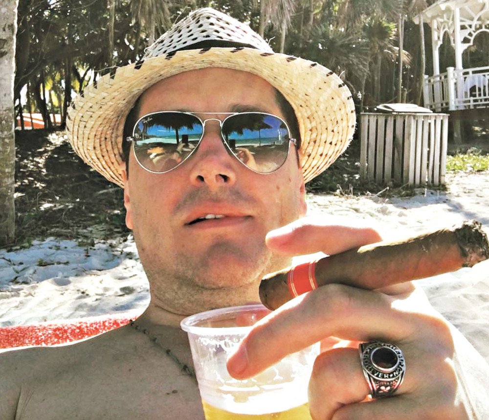 Pejović se opušta uz piće i tompus