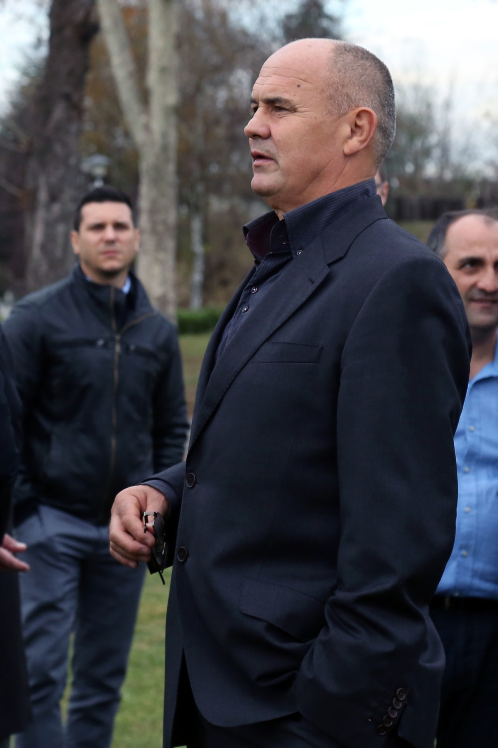 Senta na aparatima za disanje!