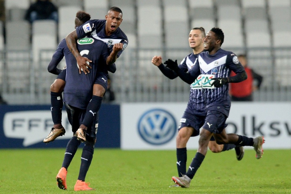 Zvezdin dželat kupuje Zvezdinog dželata