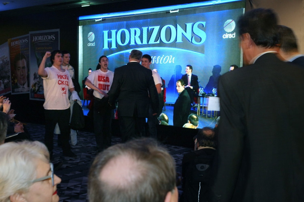 Komunisti prekinuli skup Vuka Jeremića! (FOTO)