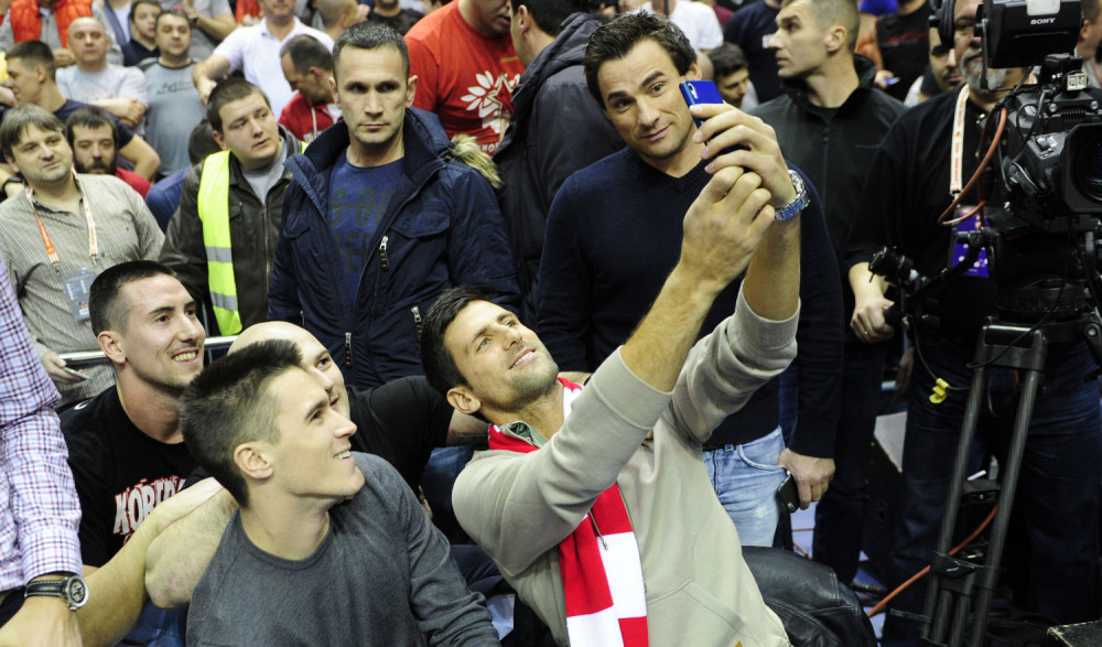 Nasmejani Đoković komplet u crveno-belom, društvene mreže gore (FOTO)