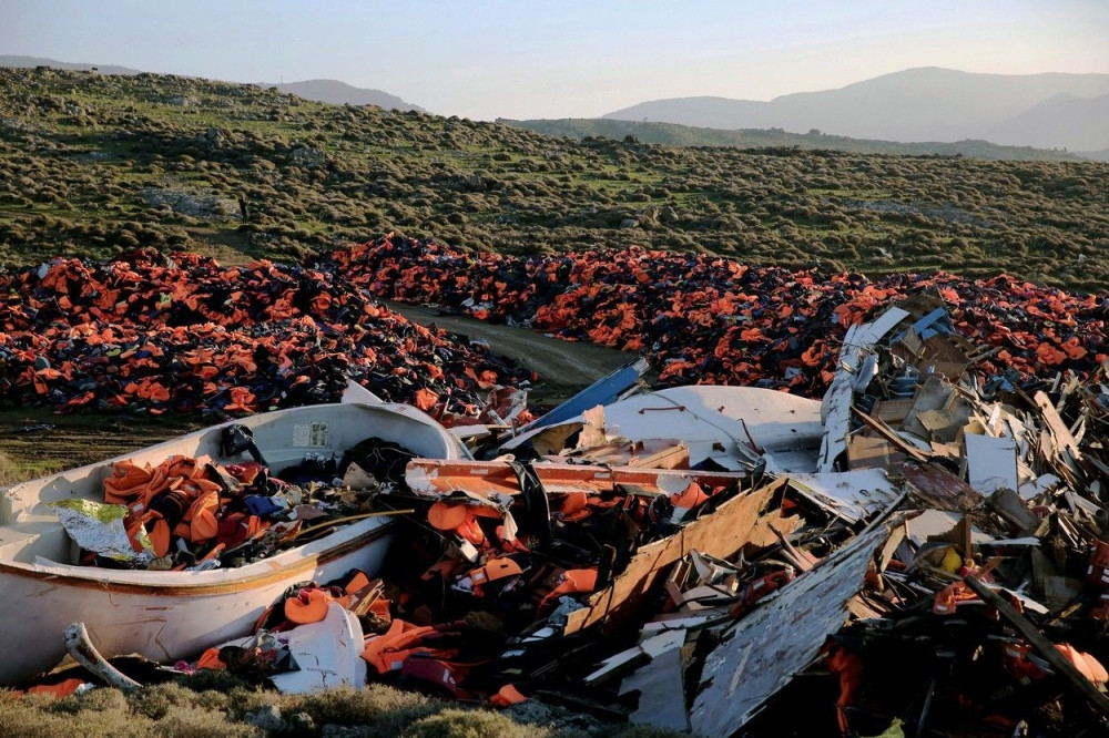 Hiljade pojaseva za spasavenje trune na Lezbosu!