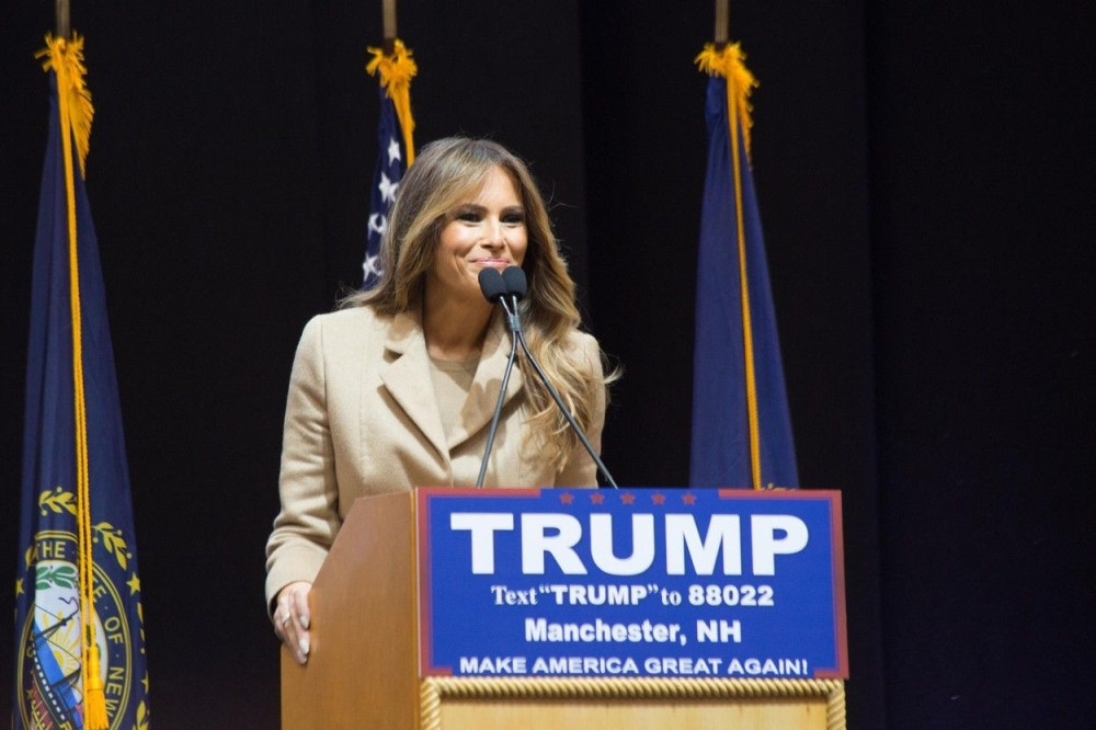 Trampova žena se slikala gola (FOTO)