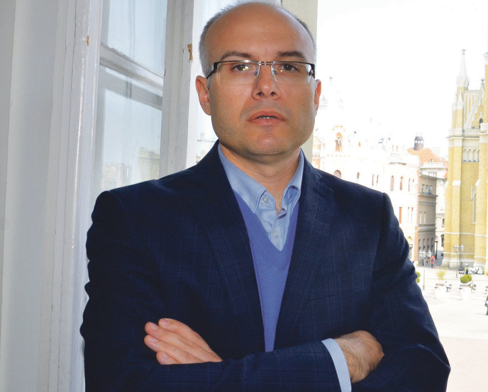 DS i SNS zaratili zbog savetnika