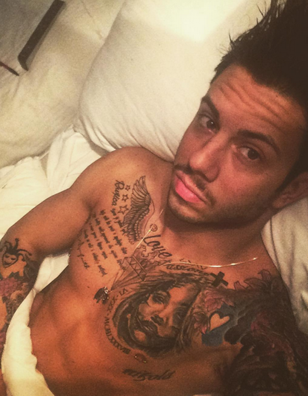 BRAT FILIPA ĐUKIĆA JE ĐAVOLSKI ZGODAN I LEP: Devojke zbog njega padaju u nesvest, a muškarci mu zavide!