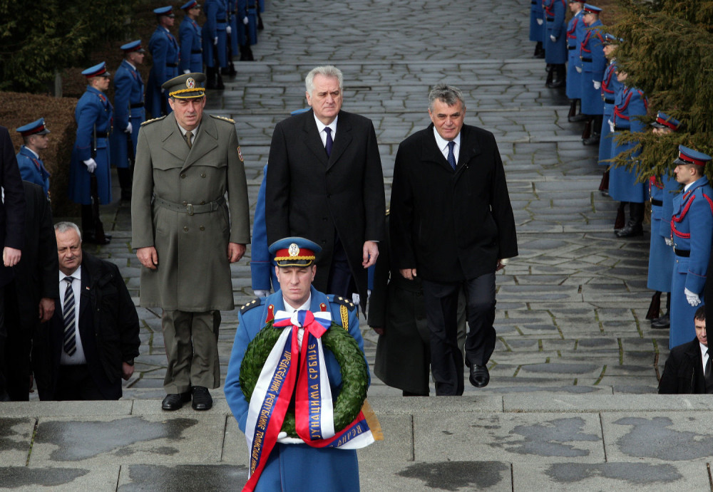 Položeni venci, Nikolić dodelio odlikovanja
