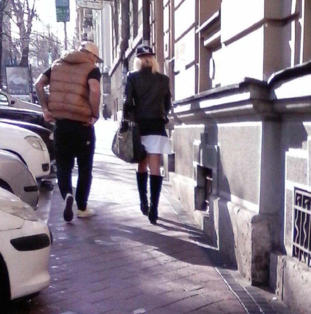 Uroš Ćertić šeta novu cicu (FOTO)