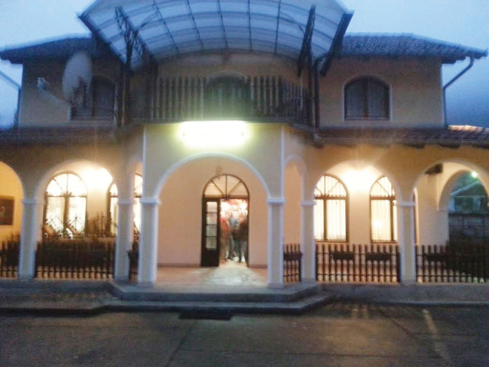 Bračni par zaklan, pa bačen u septičku jamu