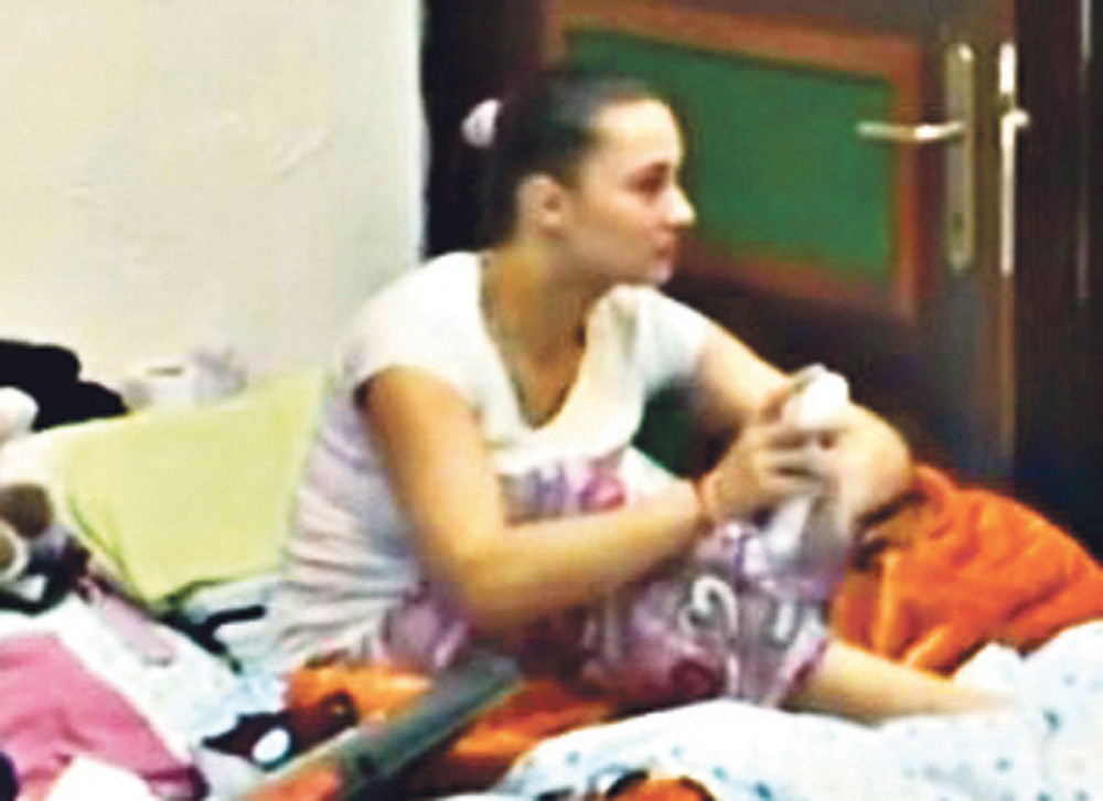 Cuca dezodoransom namirisala stopala!