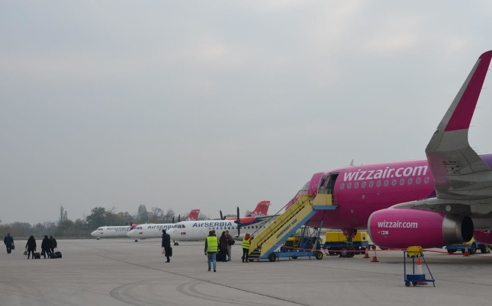 U Niš zbog magle sletelo pet aviona