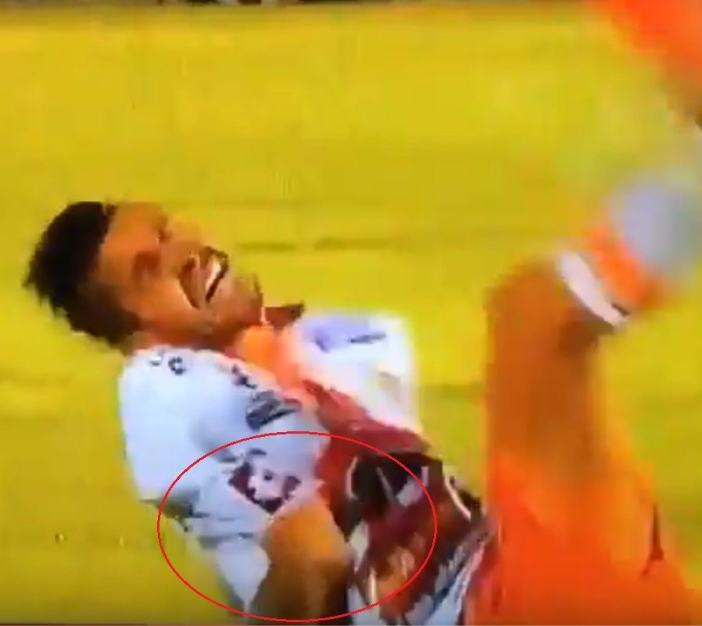 Stravičan pad fudbalera (VIDEO)