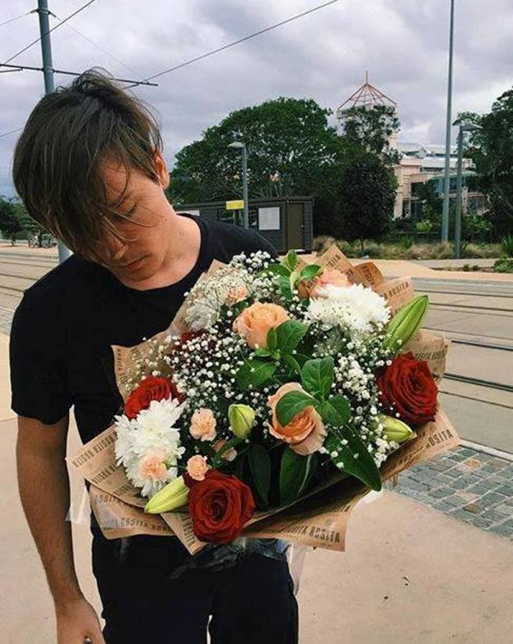 Kome Milan Stanković nosi buket cveća?!