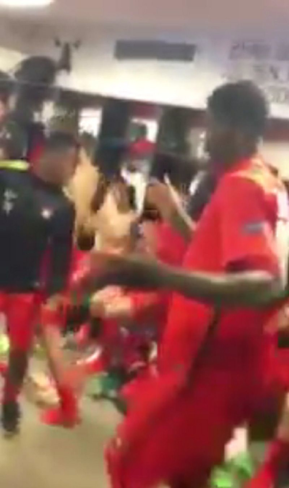 Pobedili Junajted, pa ludovali u svlačionici (VIDEO)