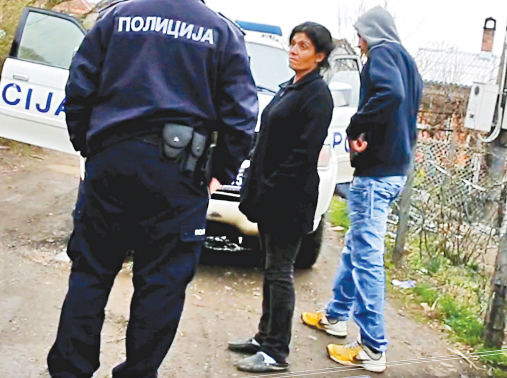Benzinom polio policajce i pretio da će ih zapaliti!