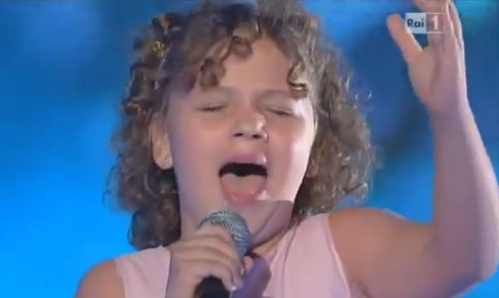 Pavarotijeva unuka talentovana na deku ! (VIDEO)