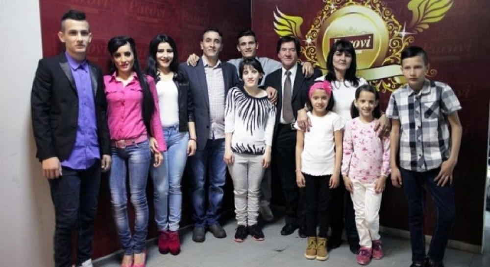 Devetočlana porodica ušla u "Parove" (FOTO+VIDEO)