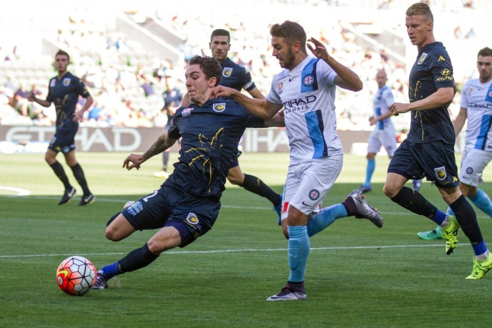 Iščašio rame, slomio nogu i pokidao ligamente u jednom padu (VIDEO)