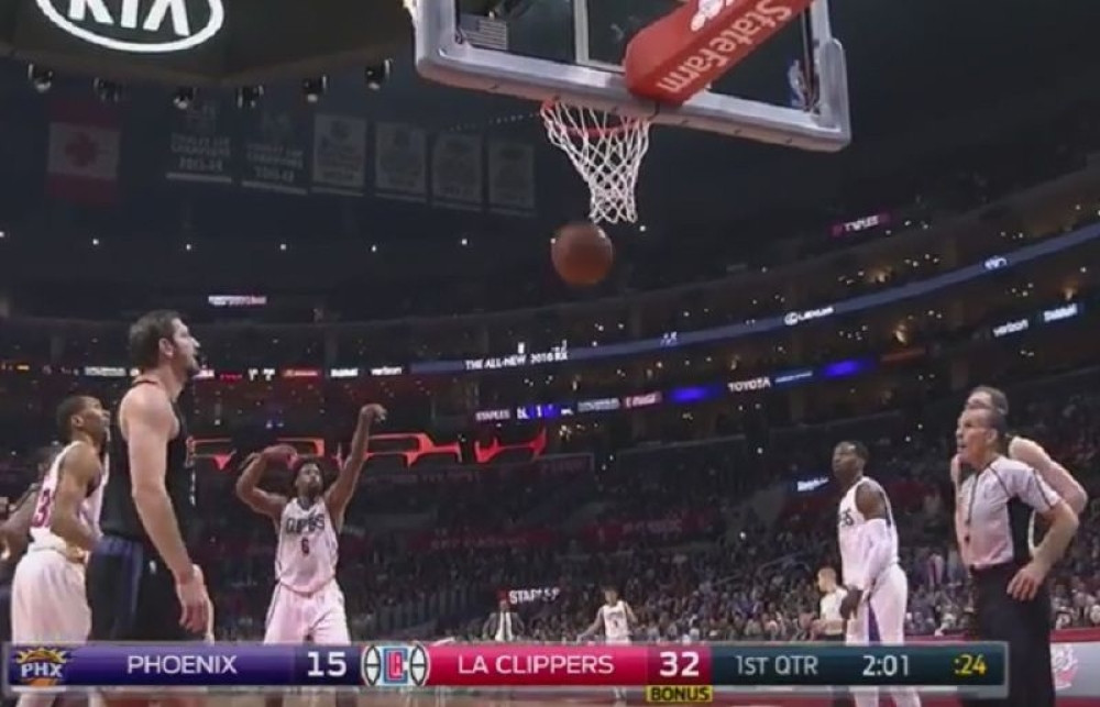 Da li je ovo najgore slobodno bacanje ikada?! (VIDEO)